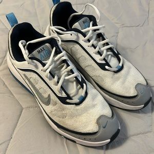 Nike Athletic Shoes 9.5